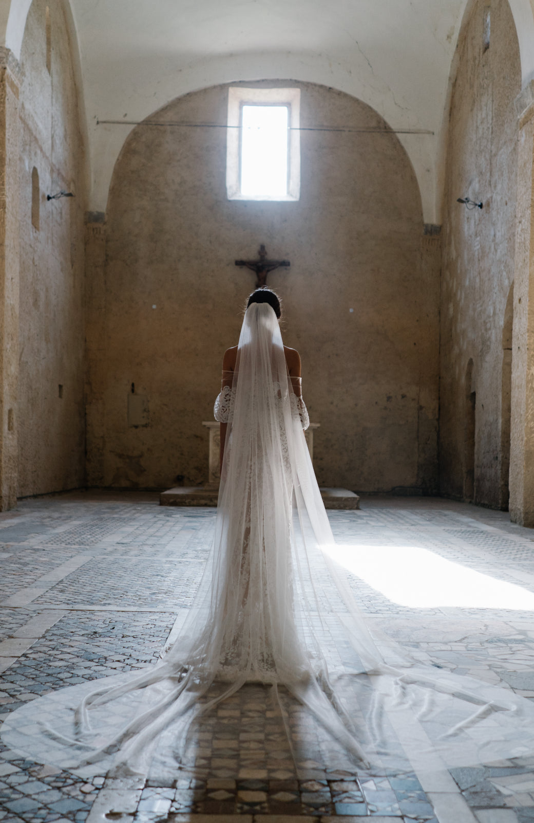 carolyn bessette wedding dress